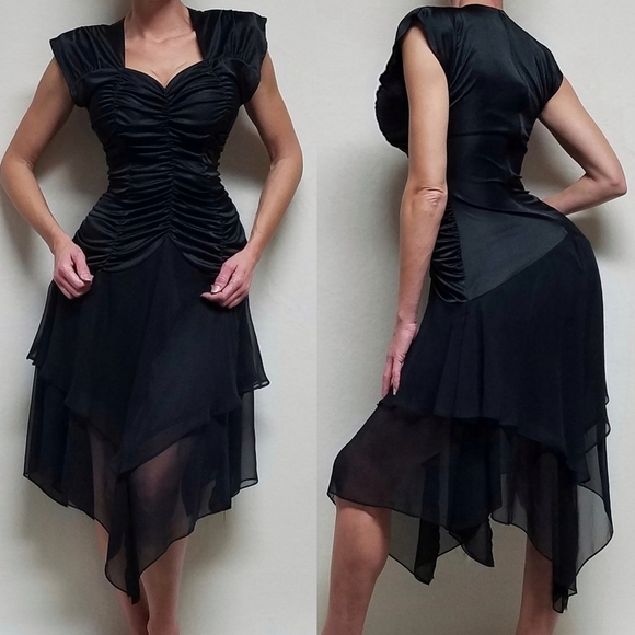 𝅺VINTAGE 80s Cybil Stewart Black Sweetheart Neckline Smocked Handkerchief Dress - Picture 1 of 15